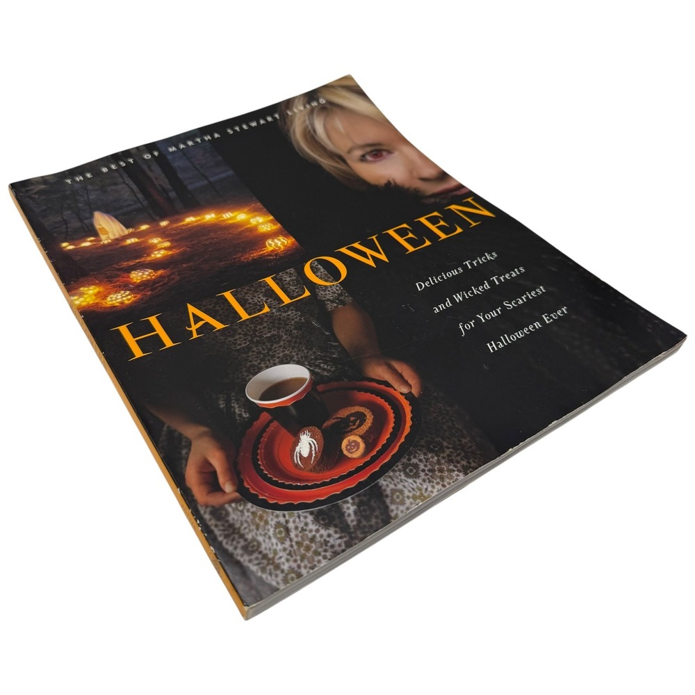 Martha Stewart Living Halloween Magazine Book‎ Best of Tricks and Treats 2001